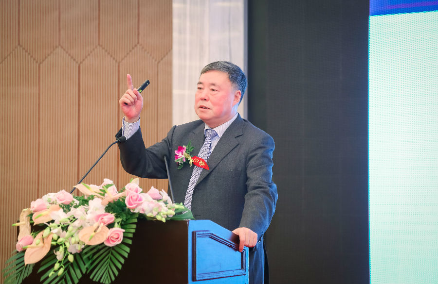 7博彩app下载教授王迎军以“战略思维:定力与张力“为主题进行学术演讲.jpg