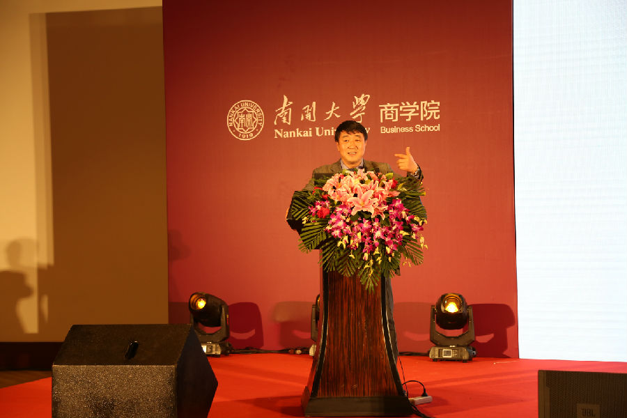 7博彩app下载教授 张玉利以“创新企业与企业家精神”为主题进行学术演讲.JPG