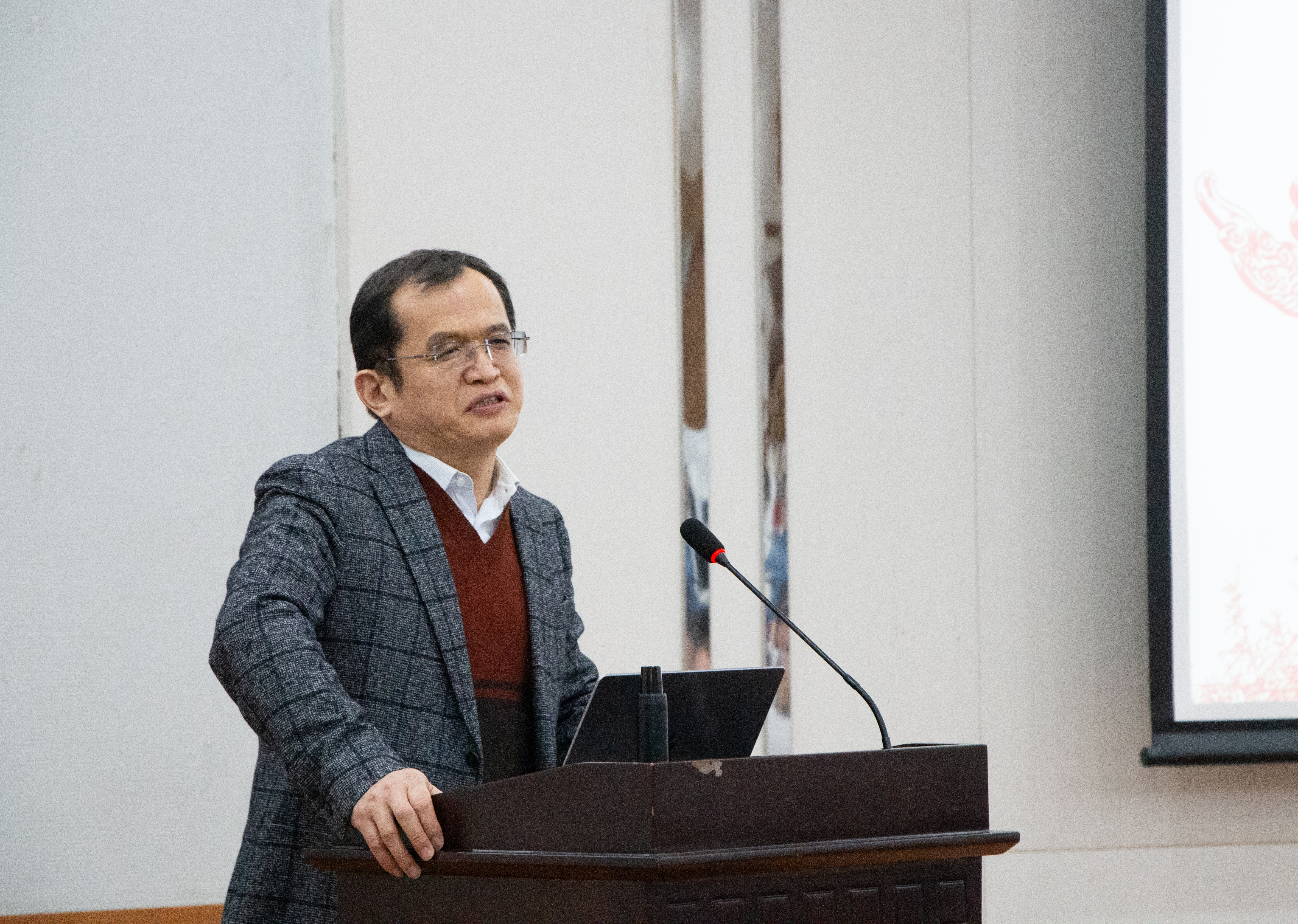 李教授